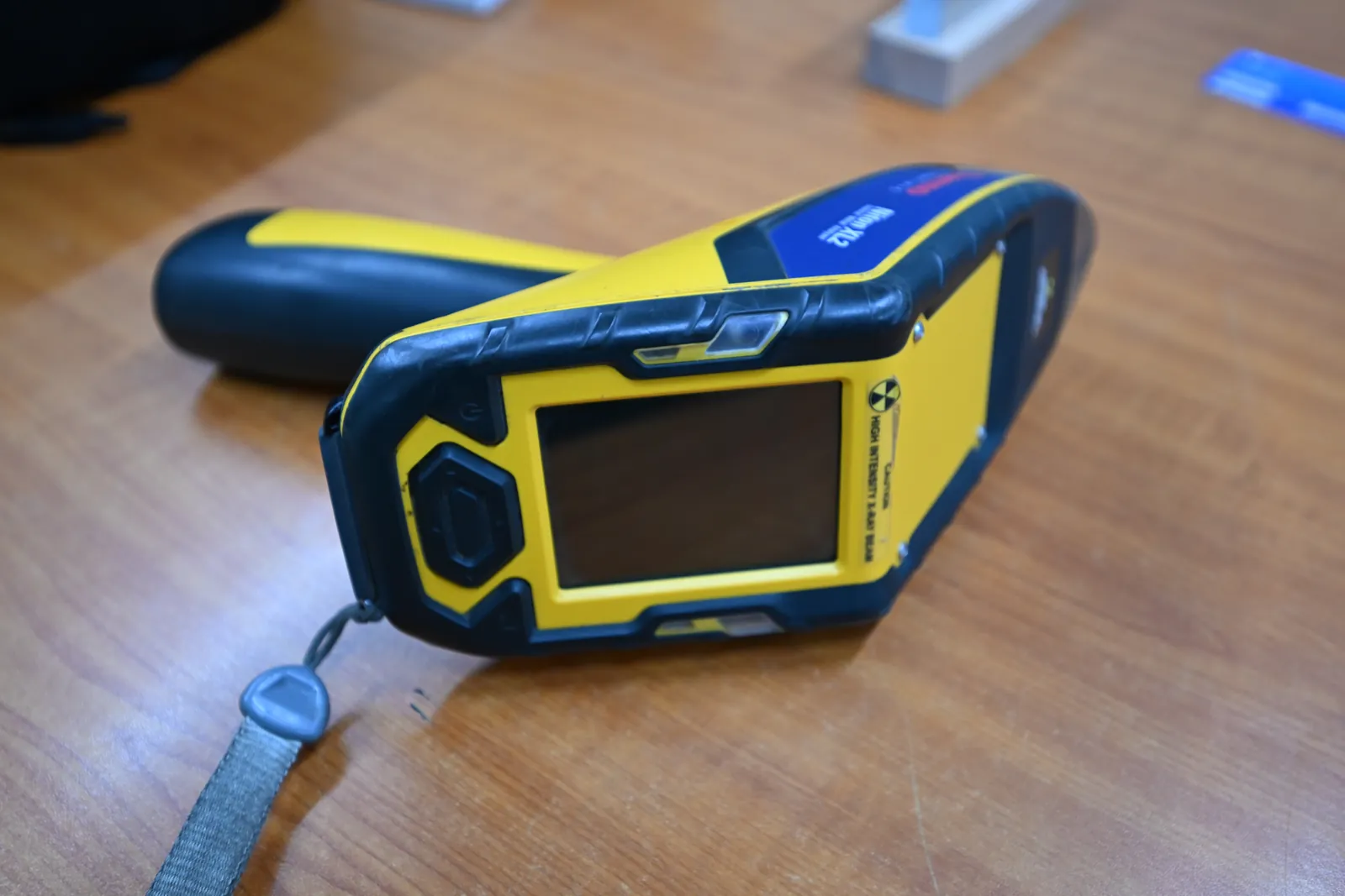 The handheld analyser CMR uses to test scrap metal